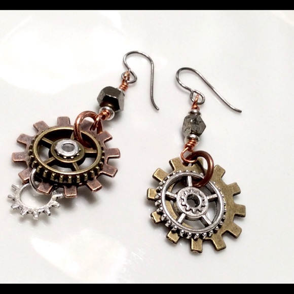 Cool Jewelry Jewelry - Mismatched Asymmetrical Steampunk Earrings